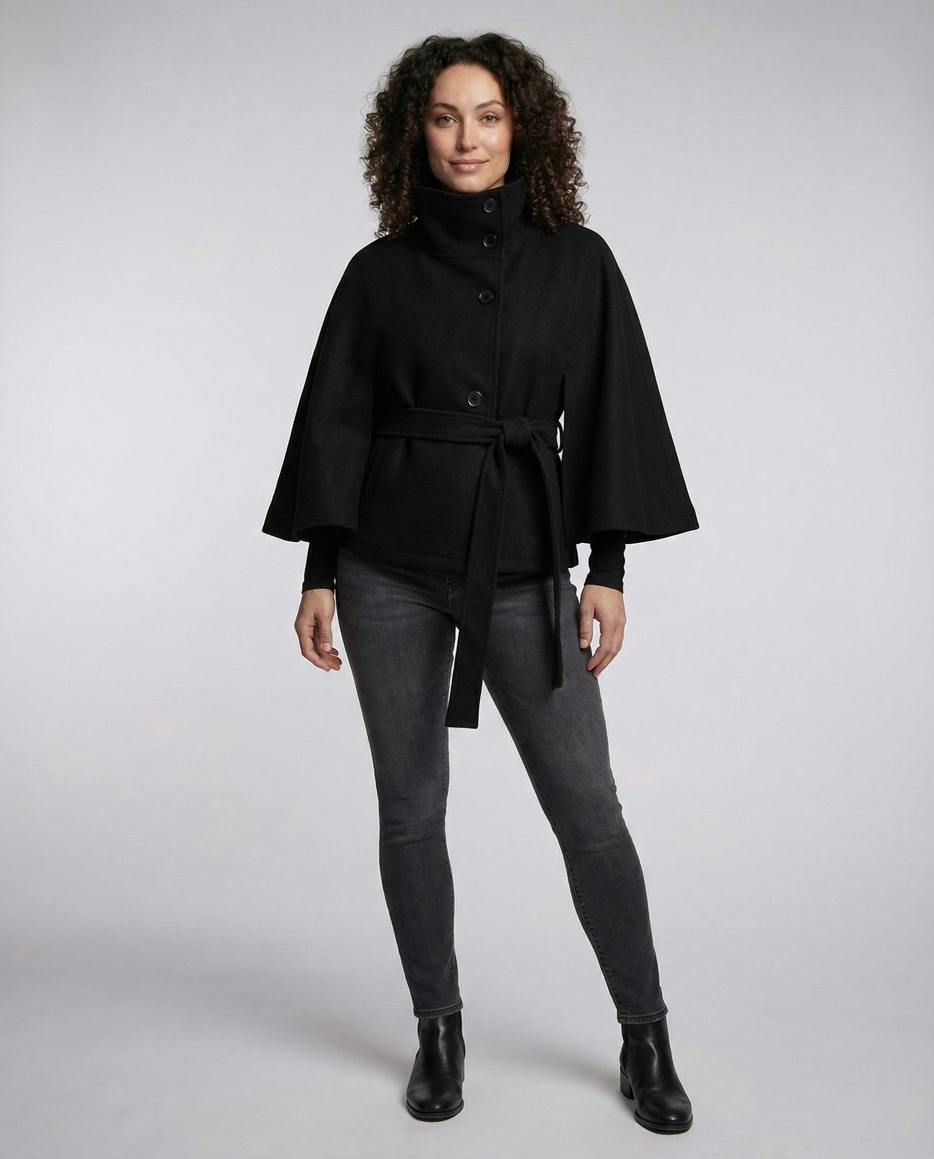 Veste cape col haut à ceinture pour femme