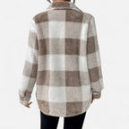 Veste sherpa à carreaux et boutons pour femme – vue 7