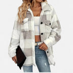 Veste sherpa à carreaux et boutons pour femme – vue 2