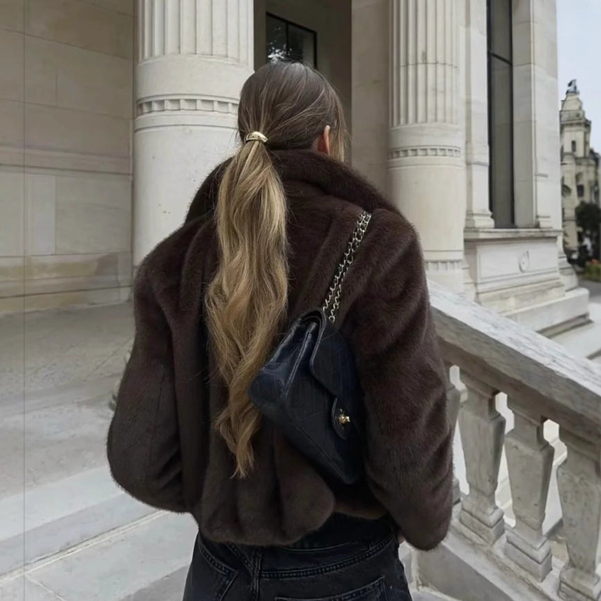 Veste courte fausse fourrure col classique pour femme – vue 4