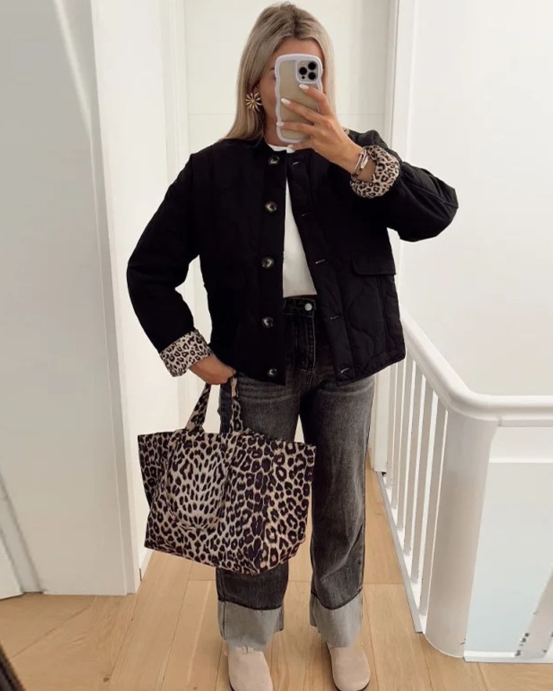 Veste courte matelassée à manchettes léopard pour femme