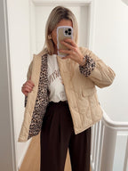 Veste courte matelassée à manchettes léopard pour femme – vue 2