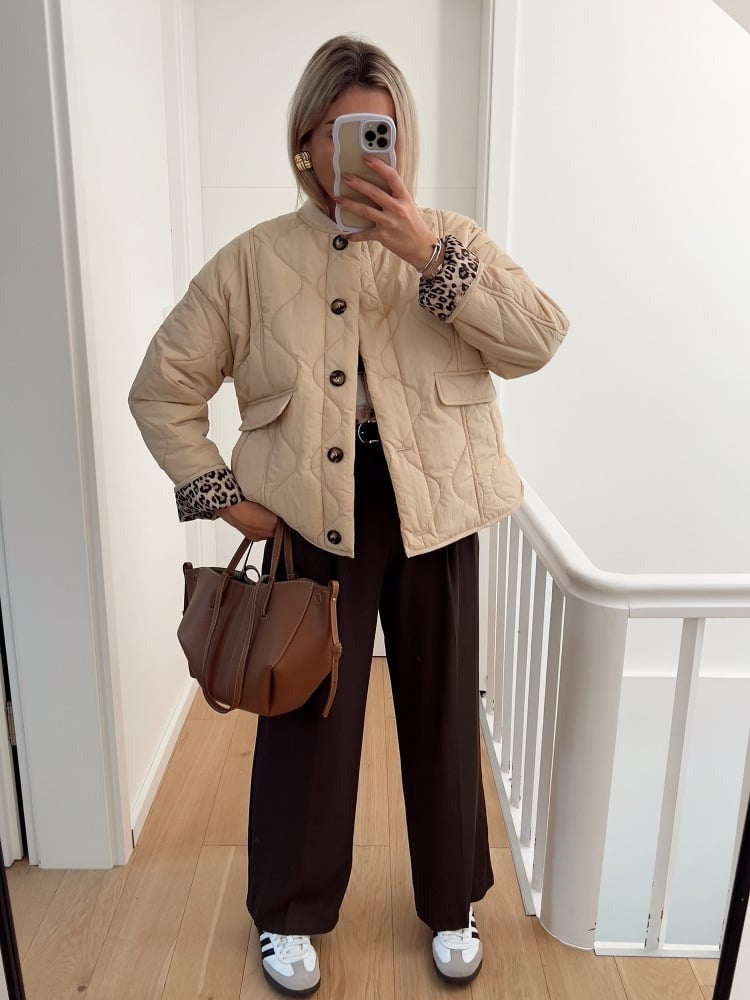 Veste courte matelassée à manchettes léopard pour femme – vue 3