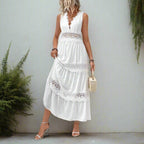 Robe longue blanche en dentelle avec volants, vue de face