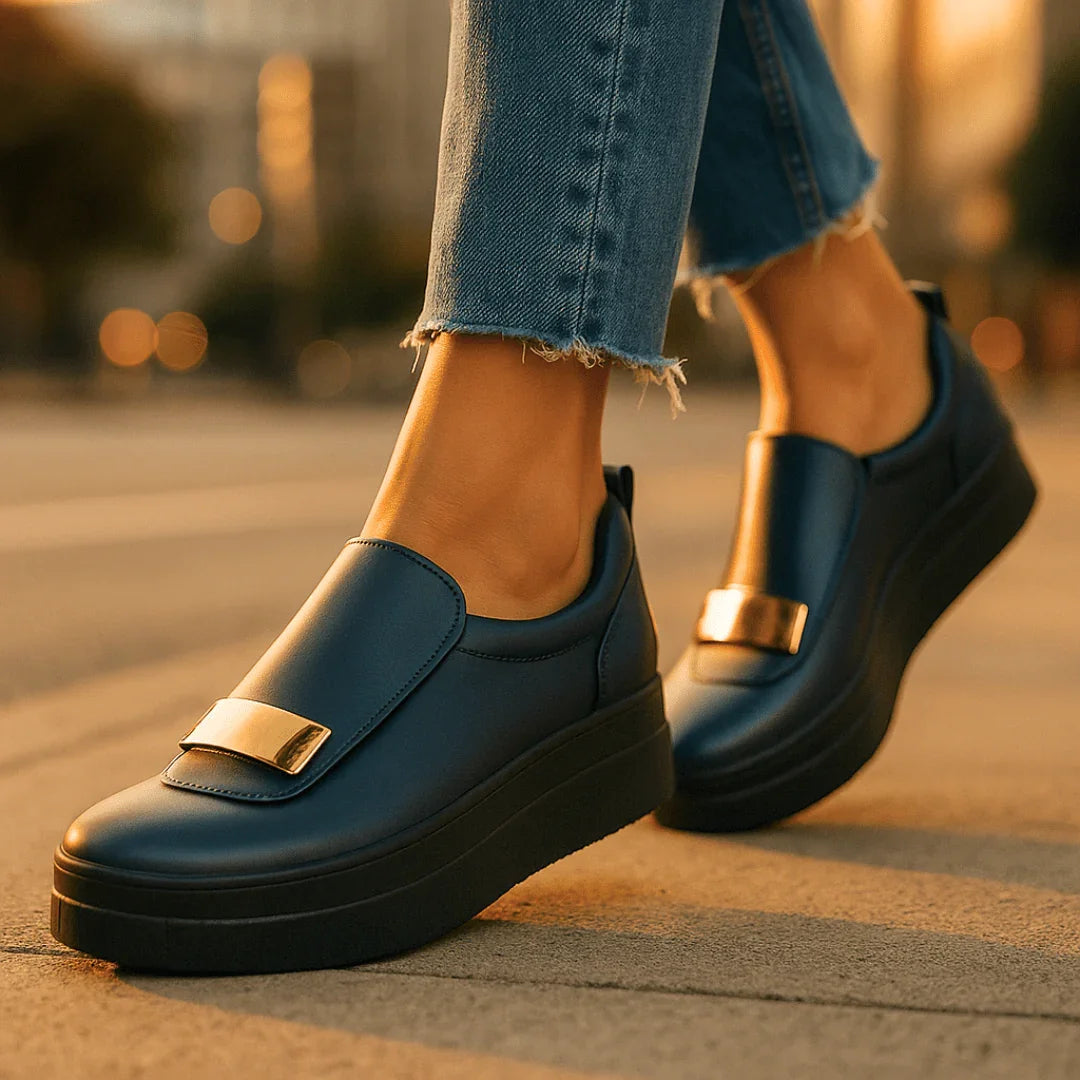Mocassins plateforme portés, vue de profil