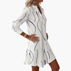 Robe midi chemise en mouvement, vue de profil