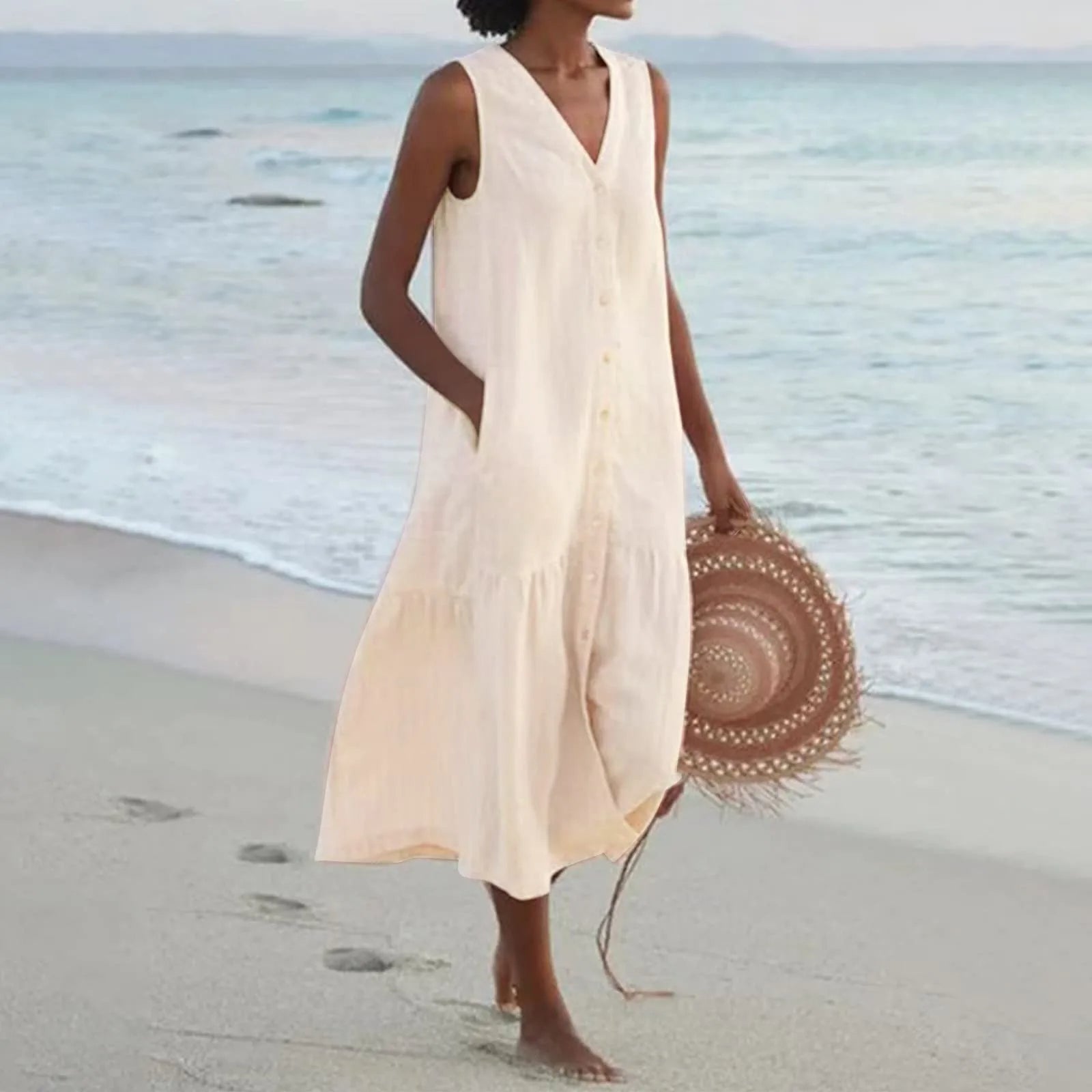 Robe midi portée en position trois-quarts montrant la jupe étagée