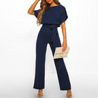 Silhouette de profil mettant en valeur la coupe ample du pantalon large
