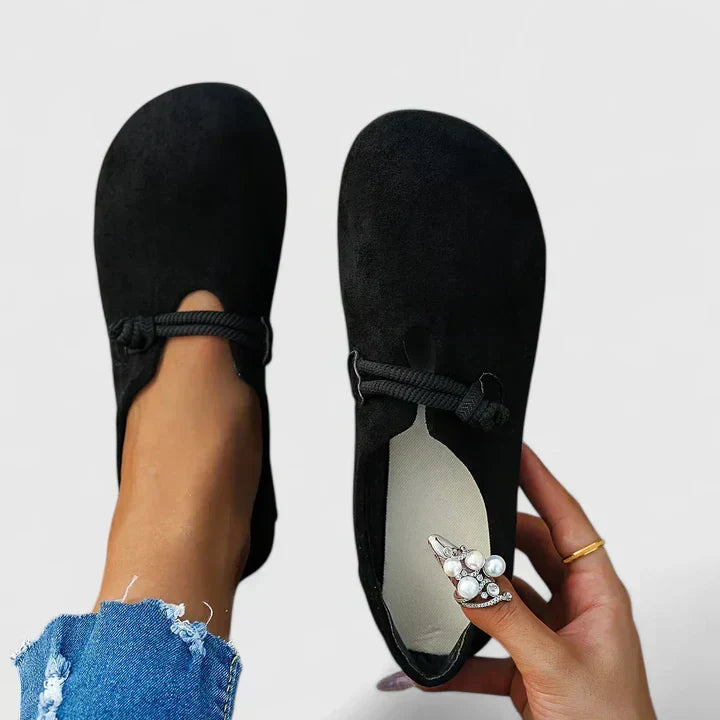 Mocassins portés de profil montrant la tige souple