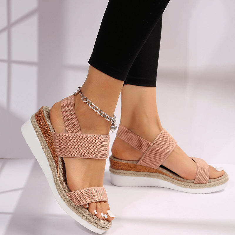Profil latéral droit de la sandal espadrille