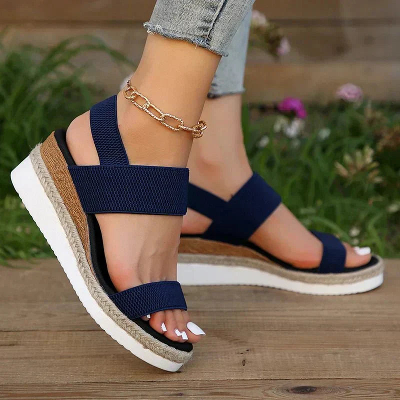Espadrille portée aux pieds, vue de dessus