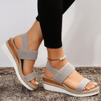 Angle 3/4 avant de la sandal avec plateforme