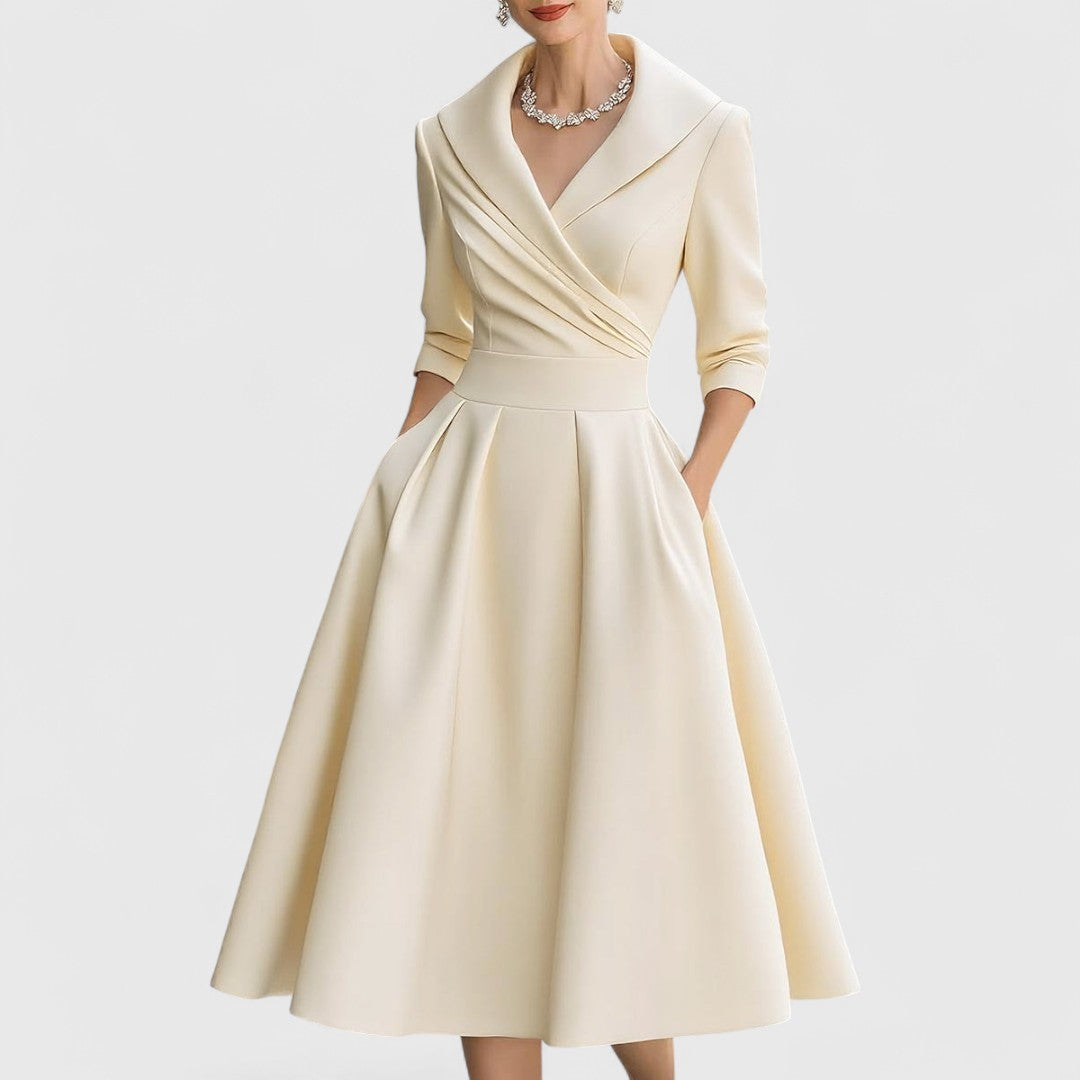 Robe portée de face, silhouette complète
