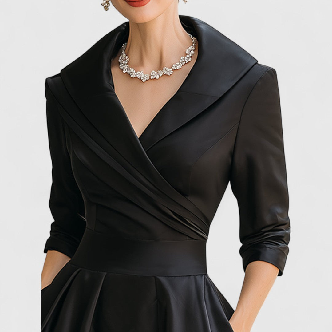 Vue arrière de la robe en simili cuir