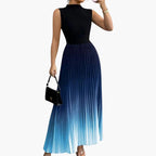 Robe portée de profil, mettant en avant la coupe et le volume