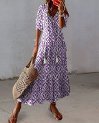Robe maxi portée de profil, silhouette fluide