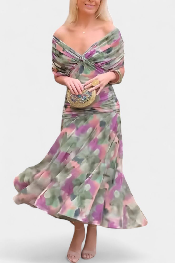 Robe longue en pose de trois-quarts, profil droit