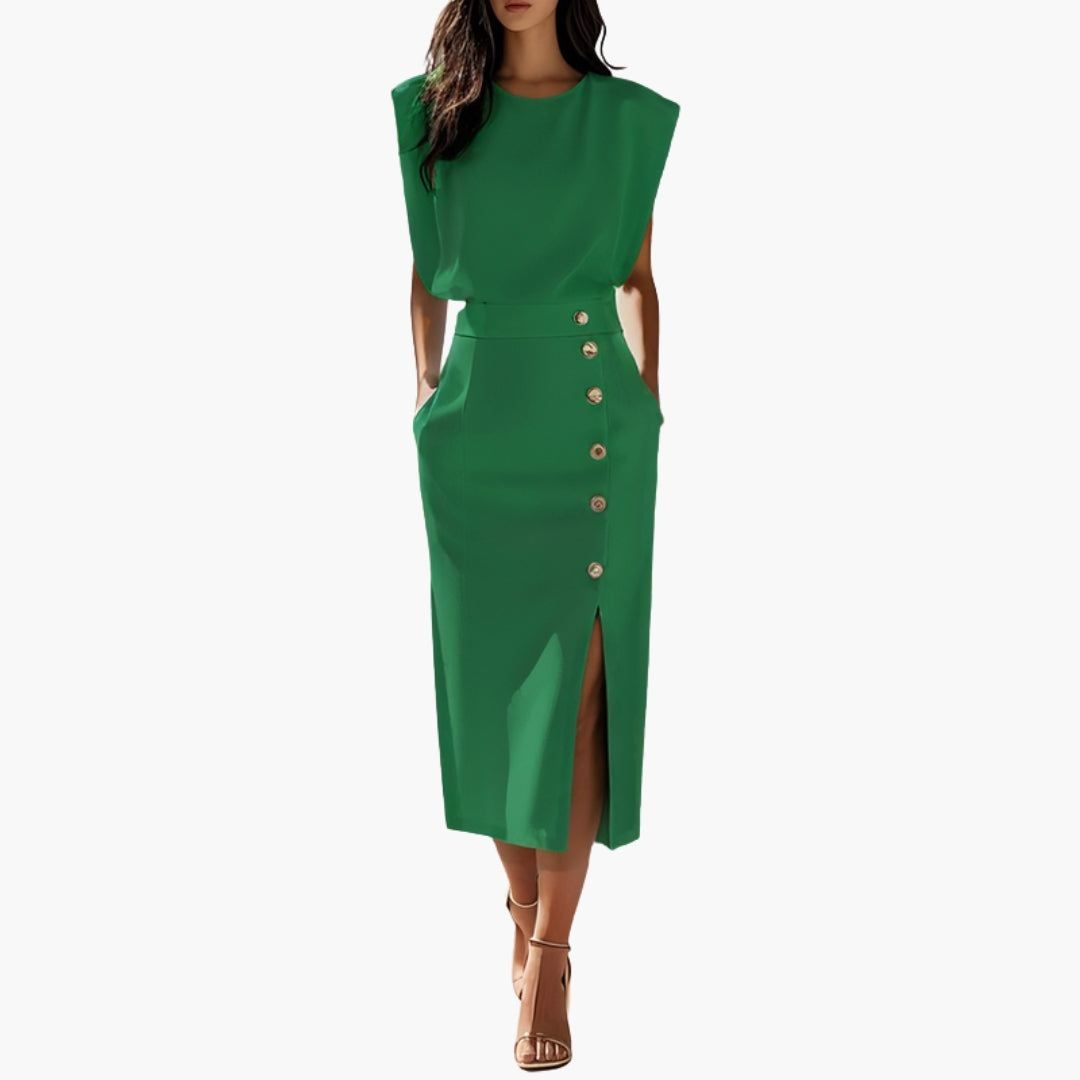 Robe midi en port de trois-quarts, silhouette générale