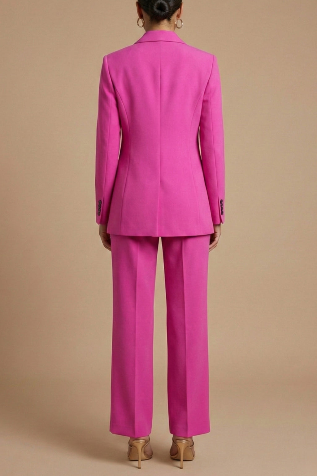 Vue arrière de l'ensemble tailleur complet