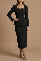 Détail du blazer péplum avec épaulettes marquées et décolleté carré