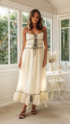 Robe longue femme fluide avec lacets à la taille et volants étagés