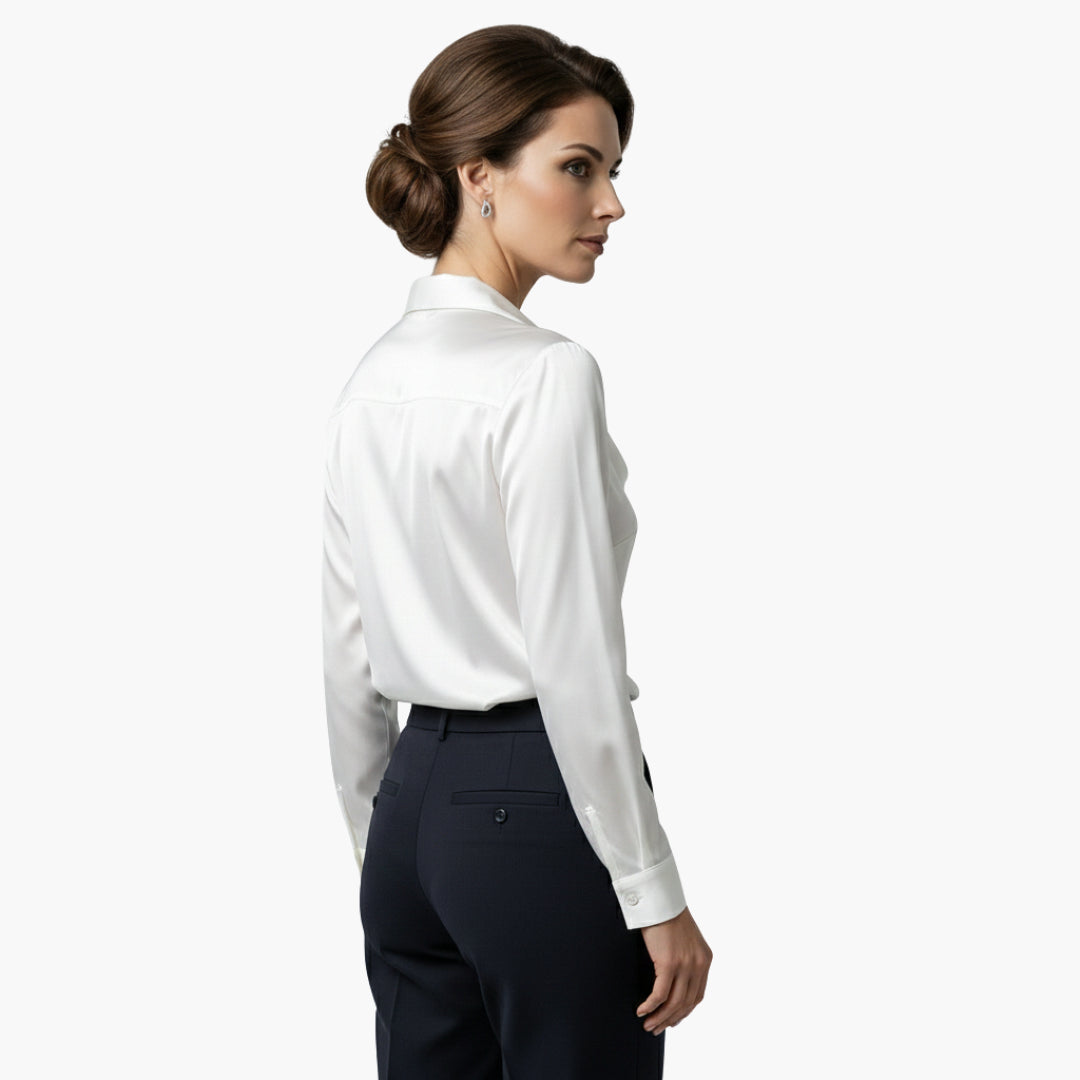 Blouse satinée vue de dos