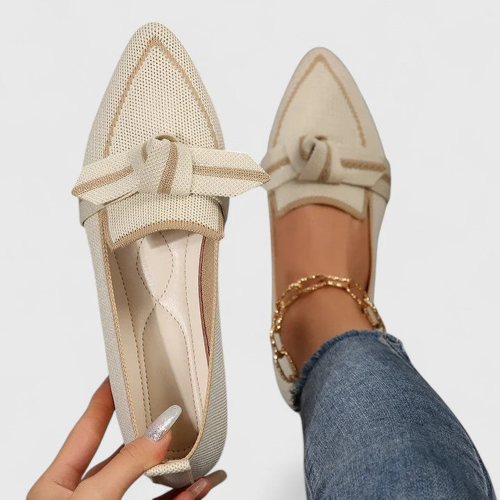 Mocassin loafer de face, montrant l'ensemble du design