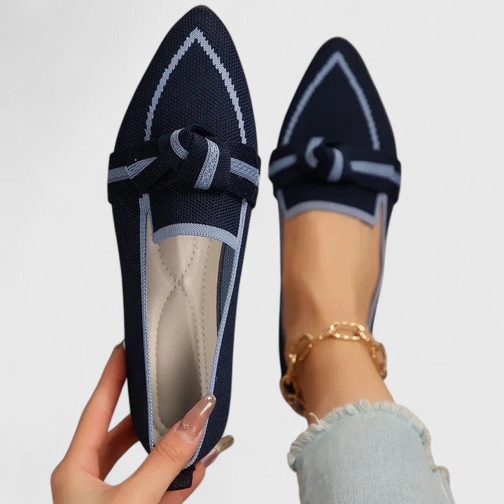 Mocassin loafer porté avec jupe, mise en situation élégante