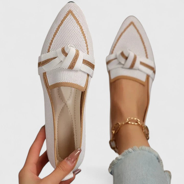 Détail du nœud noué sur le mocassin loafer