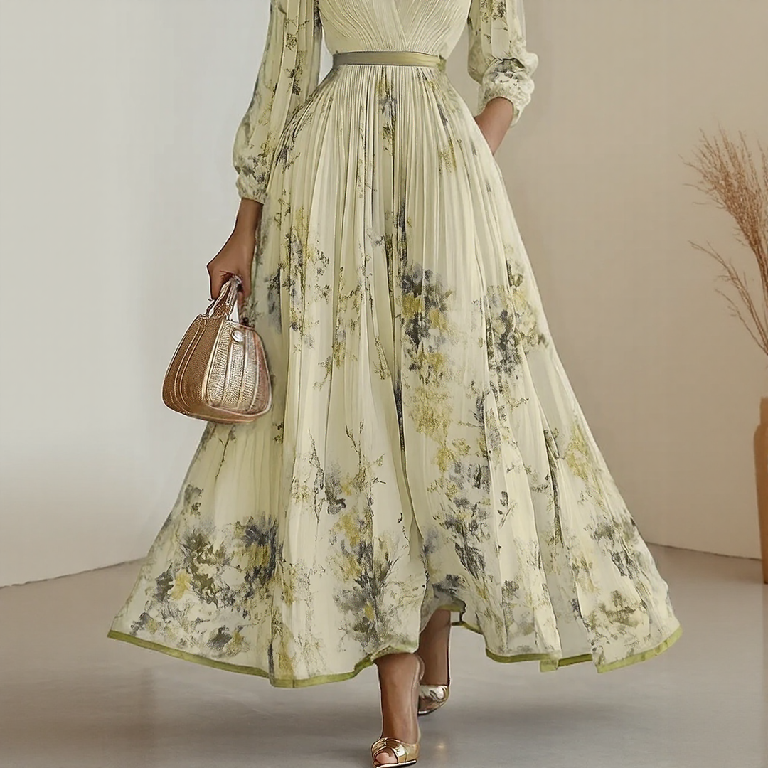 Robe longue plissée, vue en pied et mouvement du tissu