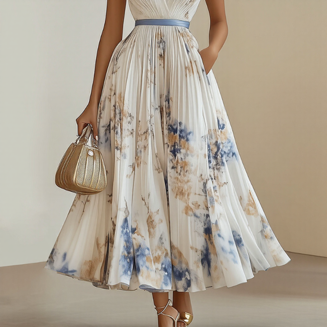 Robe plissée, vue latérale du drapé et des plis