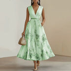 Robe maxi plissée, détail de la ceinture ruban à la taille