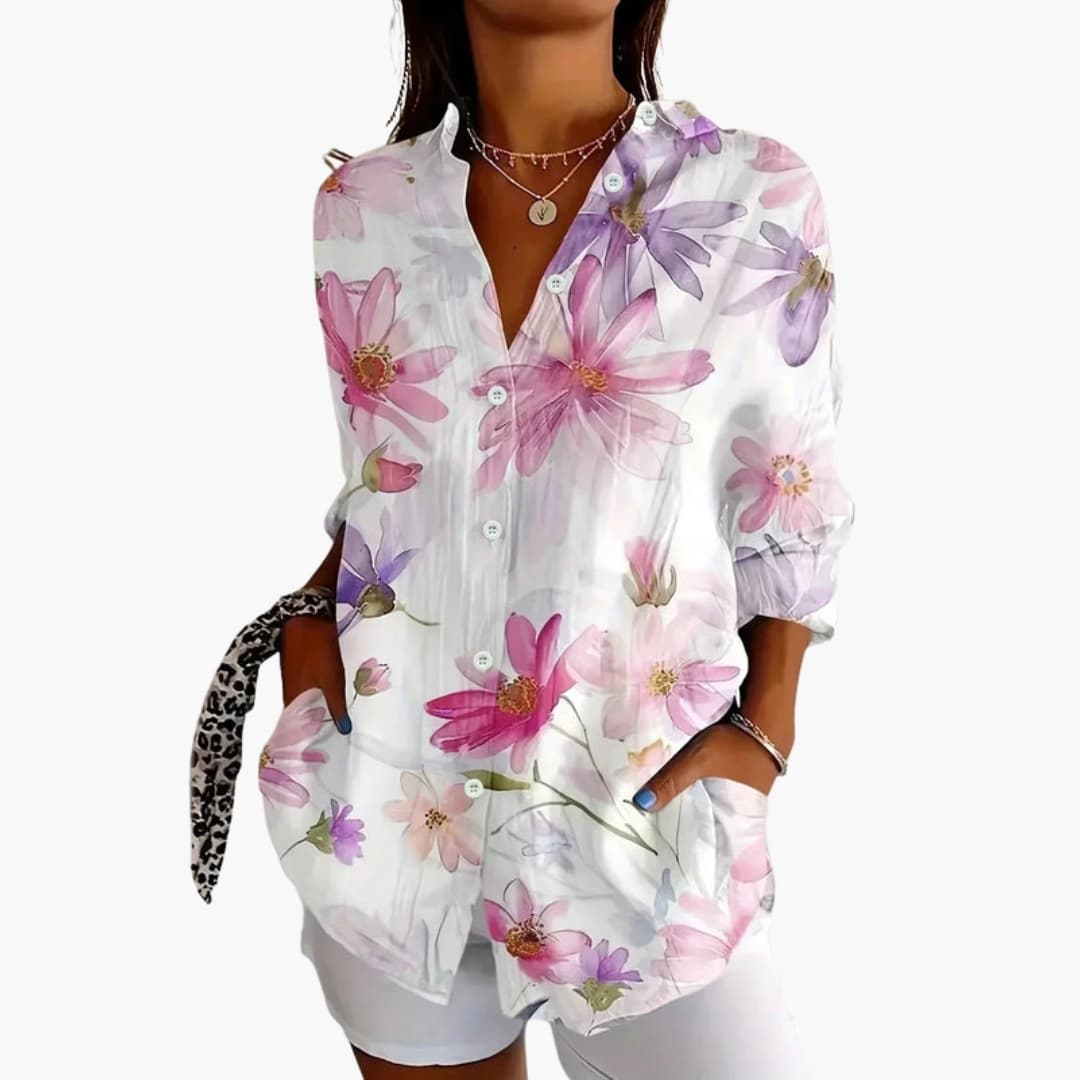 Détail du col chemise et du boutonnage de la blouse colorée