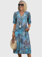 Robe midi florale portée de profil montrant la fluidité