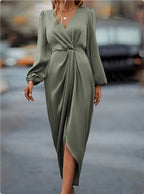 Robe midi cache-cœur en satin, vue de face