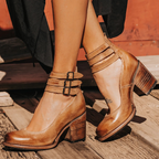 Bottines en cuir marron clair avec talon bloc, vue de face