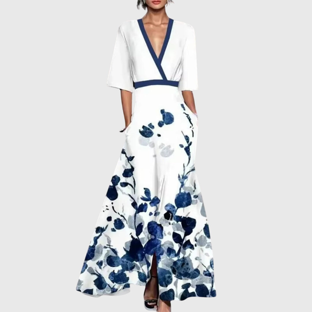 Femme portant robe maxi fleurie col V manches kimono, vue de face