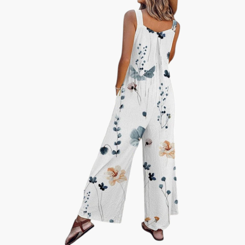 Femme portant une combinaison florale à jambe large, vue trois quarts